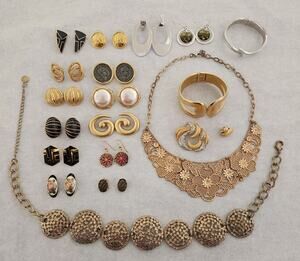 Vintage 20 Jewelry Lot Trifari Monet Napier Laurel Burch Bill Blass Carolee